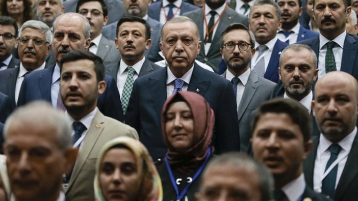 AKP'li vekil, Recep Tayyip Erdoğan'ın adını kullanarak retweet istedi