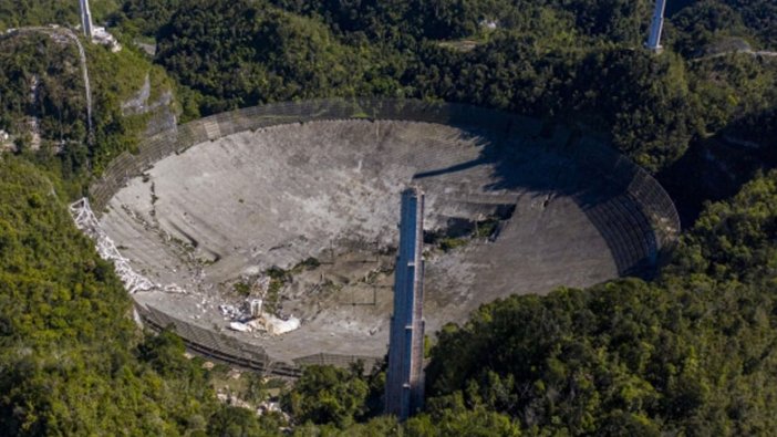 Tarihi Arecibo Gözlemevi çöktü