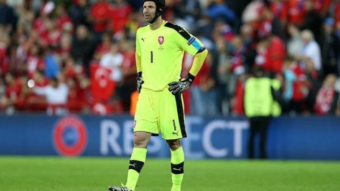 Petr Cech futbolu bırakıyor