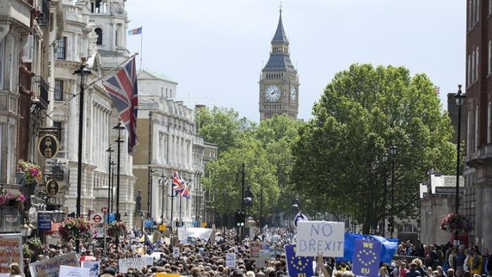 İngiltere'de Brexit kaosu derinleşti