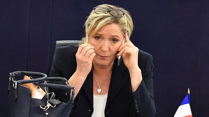 AP, Le Pen'in dokunulmazlığını kaldırdı