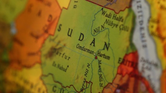 Sudan'da bakanların çoğu ve valilerin tamamı değiştirildi