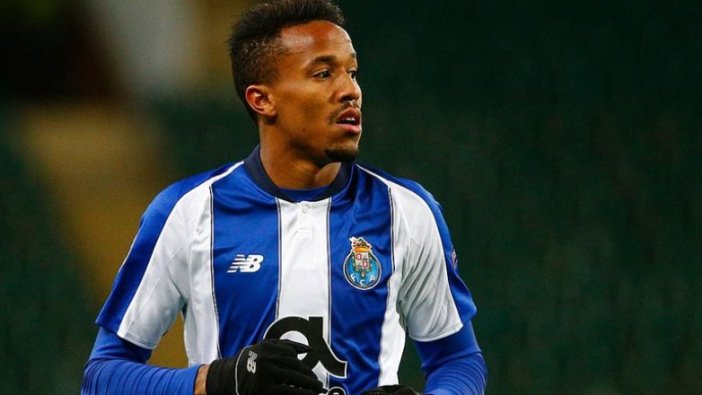 Real Madrid'in Zidane'a ilk hediyesi Militao