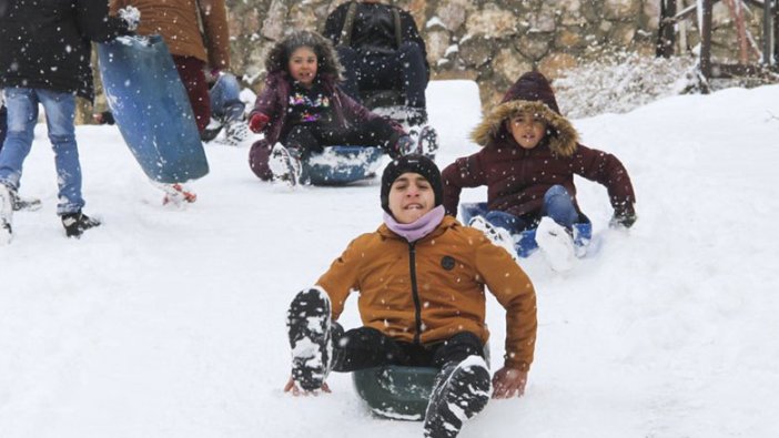 Haberler peş peşe geliyor! Okullar için tatil kararı