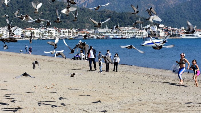 Cuma'ya kadar böyle! Marmaris'te güneşi gören sahile koştu  