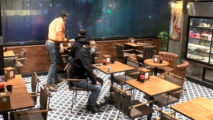 İstanbul'da kafe ve restoranlar ilk müşterilerine hizmet vermeye başladı!