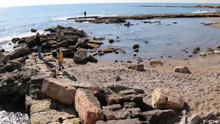 Mersin'de deniz çekildi, antik liman ortaya çıktı