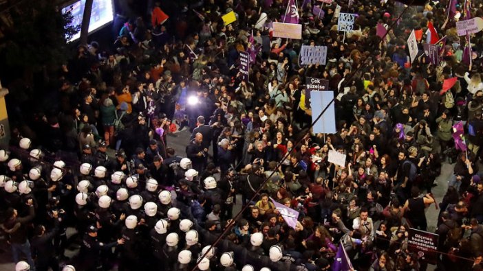 İstanbul Valiliği İstiklal Caddesi’ne çıkan yolların kapatılacağını açıkladı!