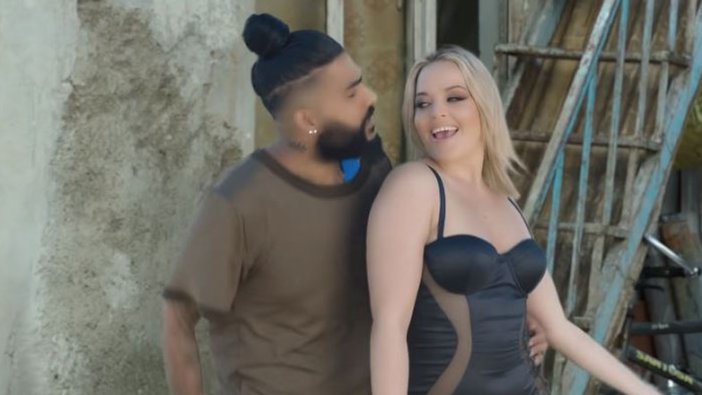 Cinsel içerikli film yıldızı Alexis Texas ile çektiği klip İranlı rapçi Sasy'nin başını derde soktu 