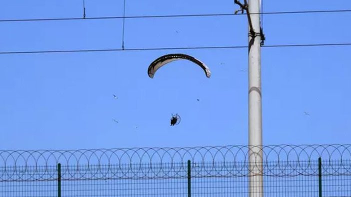 Adana'da paramotor paniği! Yere böyle indirildi