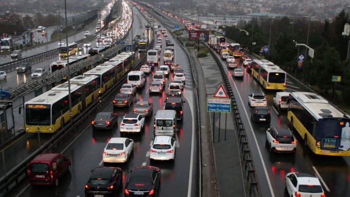 İstanbul'da trafik kilitlendi