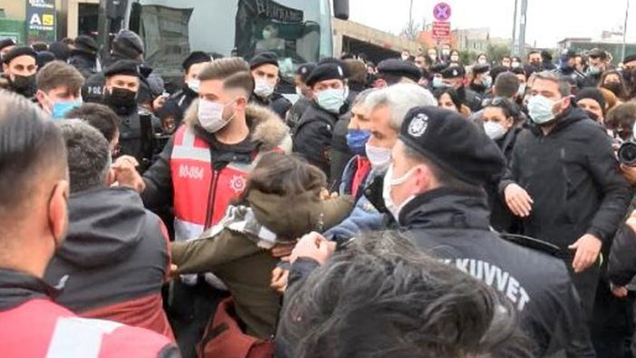 İstanbul Adalet Sarayı önünde çok sayıda Boğaziçi öğrencilerine gözaltı