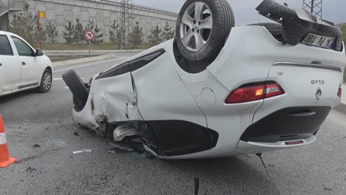 Arnavuköy'de feci kaza... Hurdaya dönen otomobilden sağ çıktı