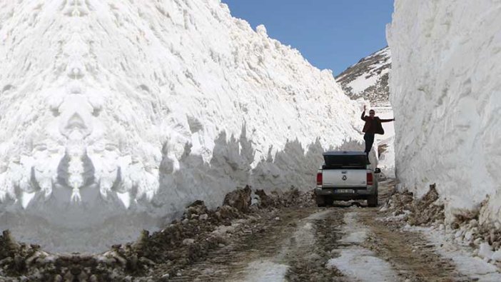 Bu fotoğraf bugün Türkiye’den çekildi! Nisan ayında 8 metre kar!