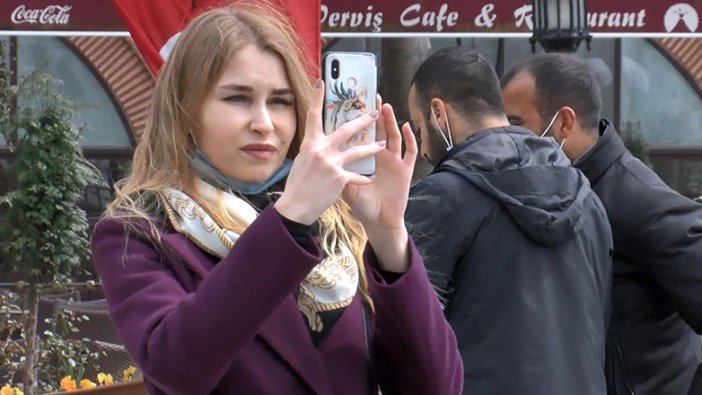 Kısıtlamadan muaf turistler Sultanahmet Meydanı'na akın etti