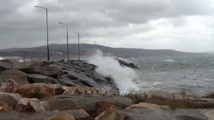 İzmir Valiliği'nden fırtına uyarısı