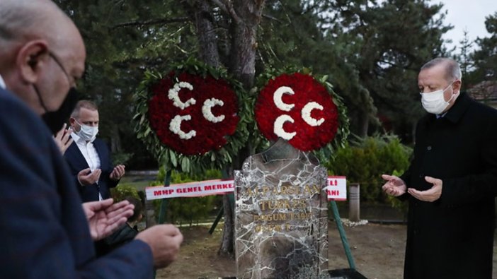 Erdoğan'dan Alparslan Türkeş'in kabrine ziyaret