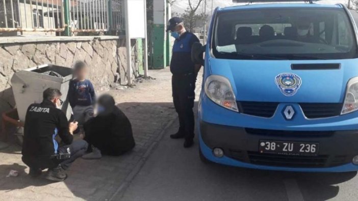 Çöpten yemek yiyor vatandaşlardan para dileniyordu... Zabıtalar yaşadığını evi görünce şoke oldu