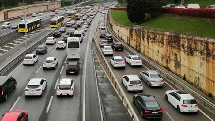 İstanbul'da trafik yoğunluğu yaşanıyor