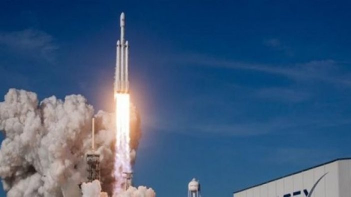 SpaceX, kargo mekiğinin fırlatılışını erteledi