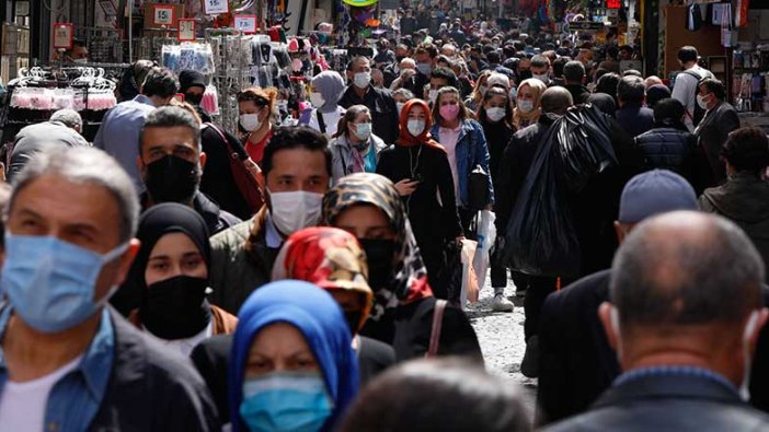 İstanbul'da korona pazarı! Yasak paniği izdiham yarattı