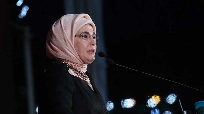 Emine Erdoğan'a yakın gazeteci Sibel Eraslan'dan Ruhsar Pekcan'a ağır gönderme 