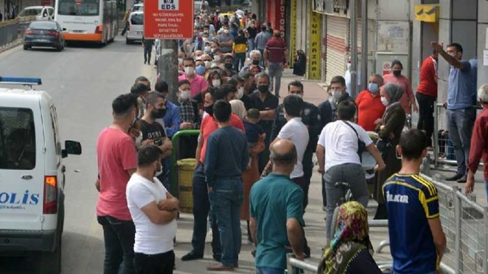 Gaziantep'te tam kapanmada PTT kuyruğu!