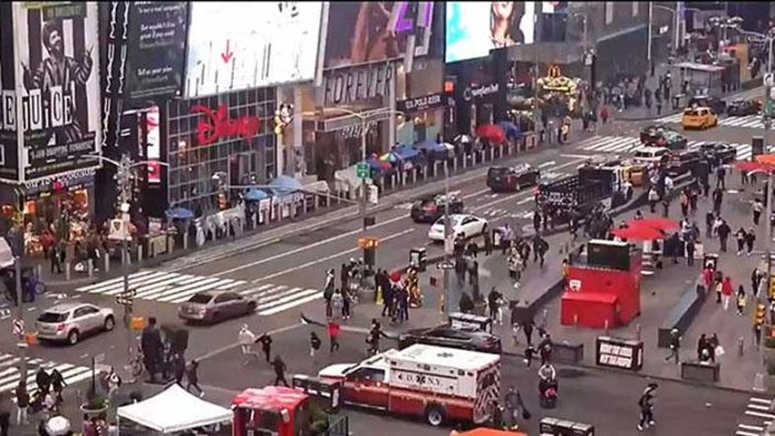 New York'un göbeğinde ortalık karıştı: Yaralılar var