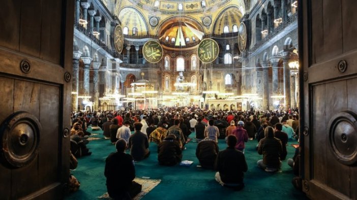 Ayasofya'da 87 yıl sonra ilk Ramazan Bayram namazı kılındı