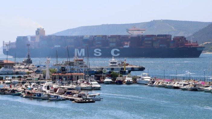 Çanakkale Boğazı 3 büyük geminin geçişi nedeniyle tek yönlü trafiğe kapatıldı!