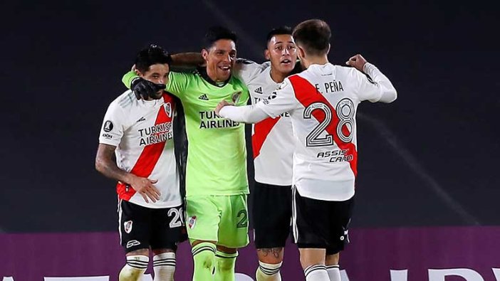 River Plate Sante Fe maçında tarihte görülmemiş olay! 