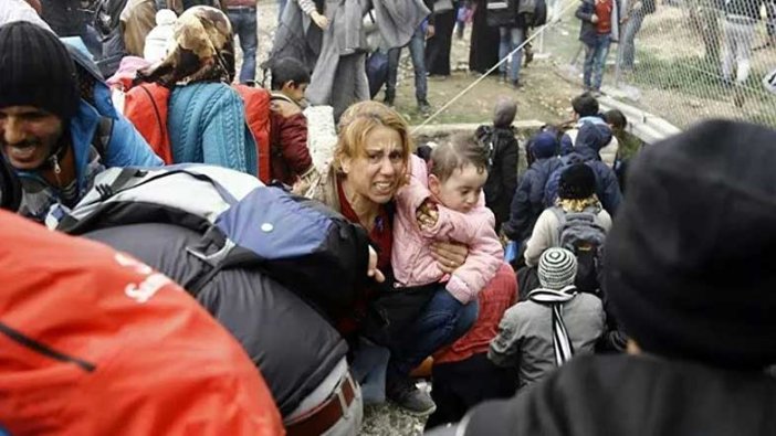 Yunanistan'dan Türkiye'ye çağrı: Göçmenlerin geçişini engelleyin