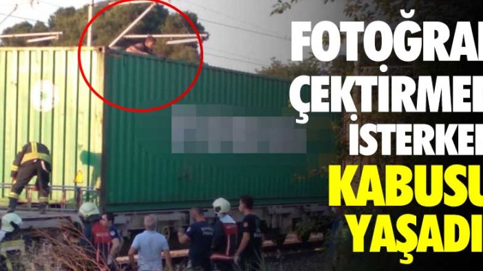 Fotoğraf çektirmek için hareket halindeki yük treni vagonunun üzerine çıkan çocuk...