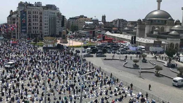 Taksim'de ilk cuma namazı