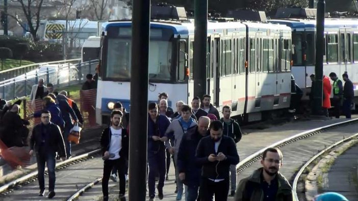 Tramvay yolunda kaza! Seferler aksadı