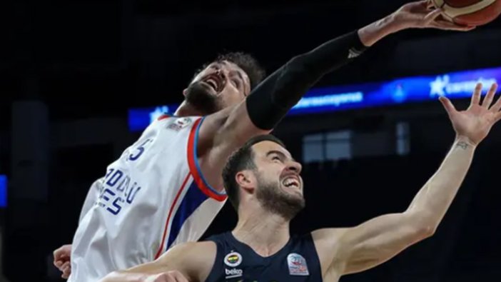 Anadolu Efes - Fenerbahçe Beko maçında kavga çıktı!