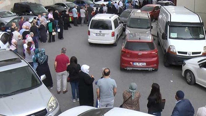 Bakanlık duyurdu aşı için uzun kuyruklar oluştu! Vatandaşlar hastanelere koştu