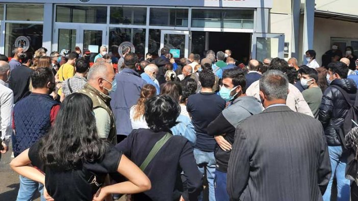 Hastane bahçeleri konser alanına döndü! Aşıya yoğun ilgi