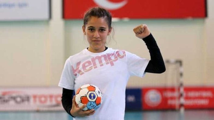 Merve Akpınar'a yüzde 100 eğitim ve spor bursu verildi