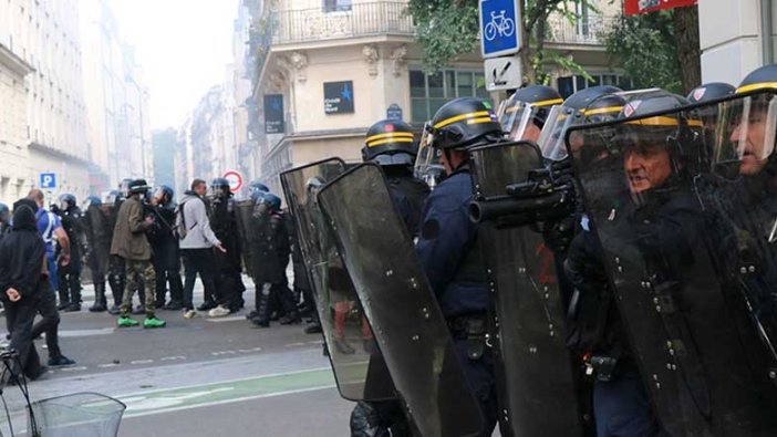 Fransa'daki aşı protestoları büyüyor!