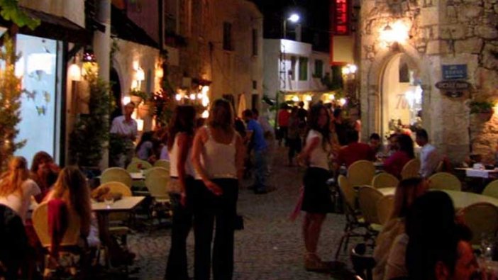 Çeşme'de gece kulübüne saldırı