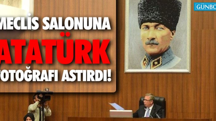 Mansur Yavaş, Meclis salonuna Atatürk fotoğrafı astırdı