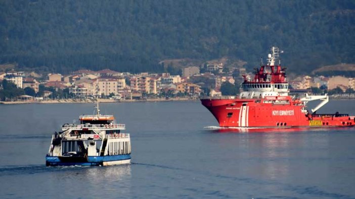 Yangınlarla mücadele edecek Nene Hatun gemisi Çanakkale Boğazı'ndan geçti