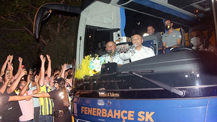 Fenerbahçe kafilesi, Adana'ya geldi; karşılamada Galatasaraylı taraftarlar dikkat çekti