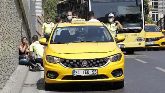 Taksiye binen kadın sinir krizi geçirdi, tekme tokat girişti