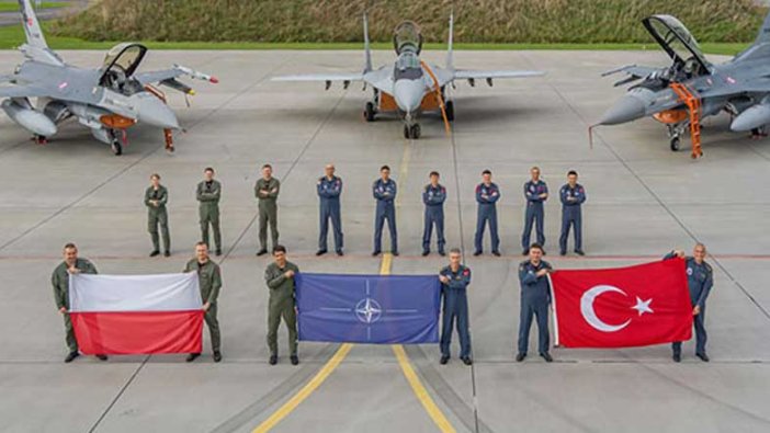 Türk jetleri görev sonrası yurda döndü!