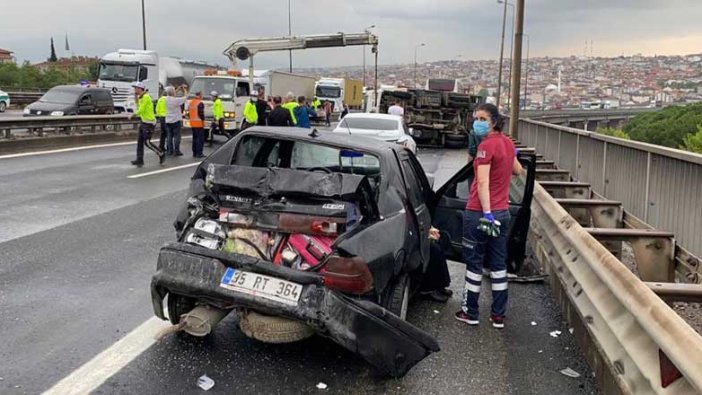 TEM'de zincirleme kaza! 7 araç...