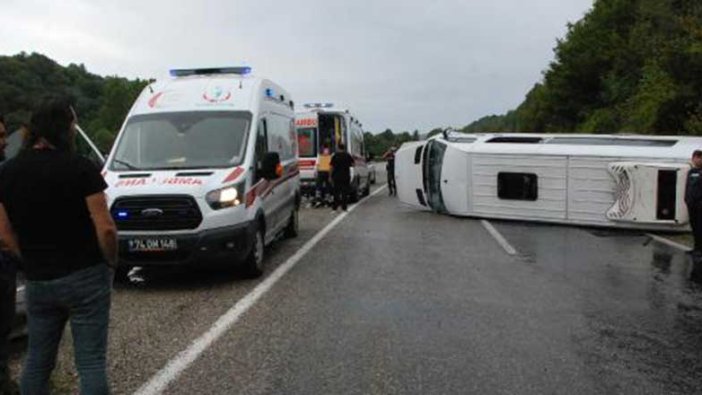 Bartın'da maden işçilerini taşıyan minibüs devrildi