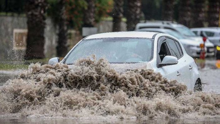 Meteoroloji'den Doğu ve Batı Karadeniz için 'sel' uyarısı