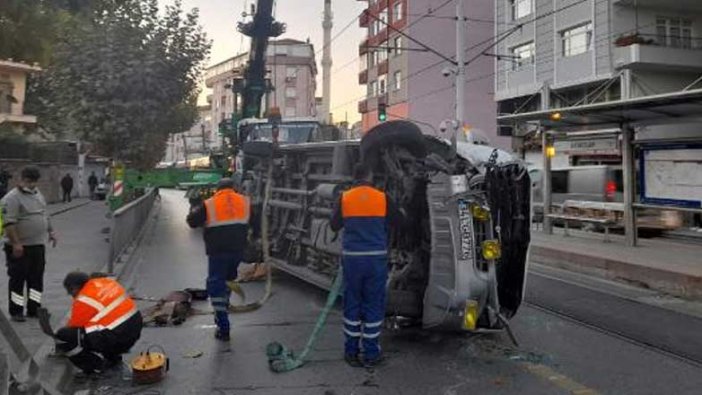 Tramvay hattında kaza! Hakimiyetini kaybetmesiyle...